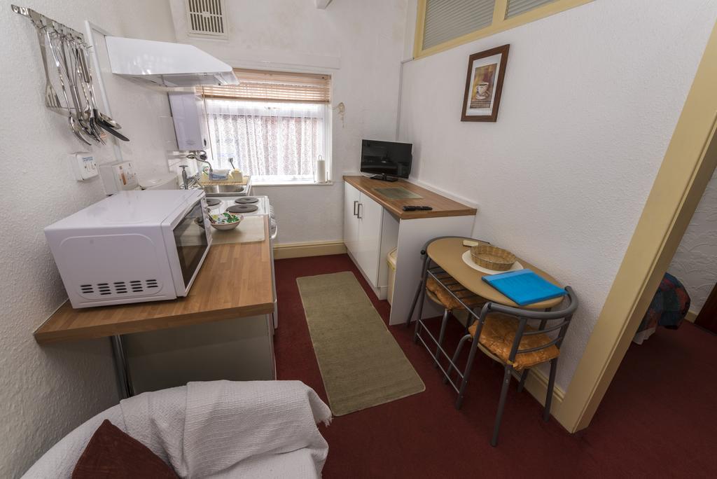 Lyndale Holiday Flats Blackpool Buitenkant foto